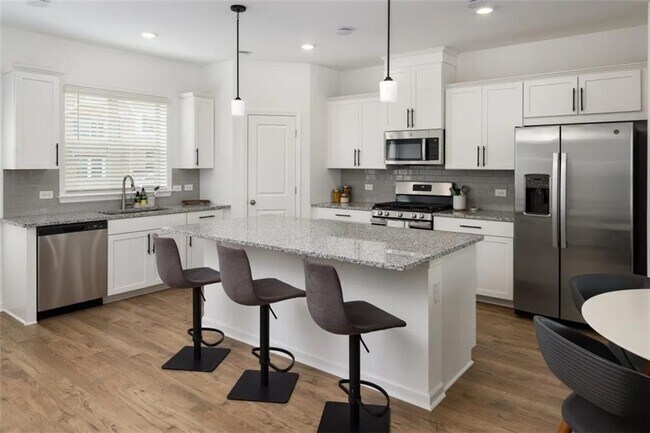 Building Photo - 646 Wynard Pl