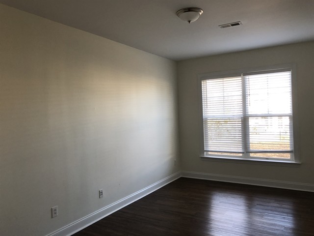 Building Photo - 8100 Lynwood Square
