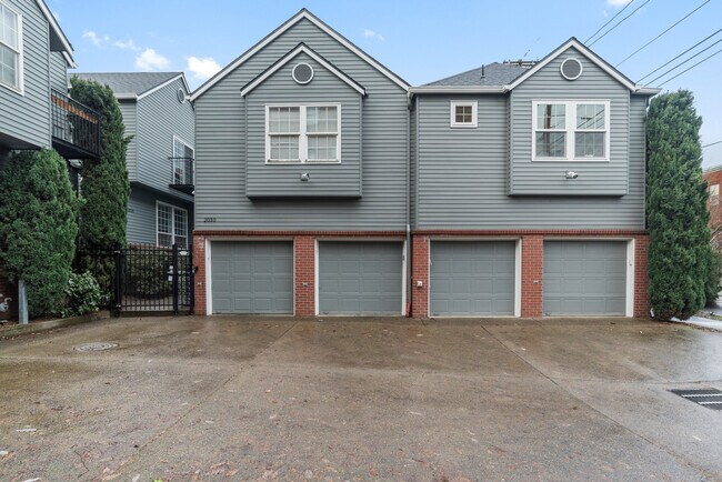 Primary Photo - 2030 NW Lovejoy St