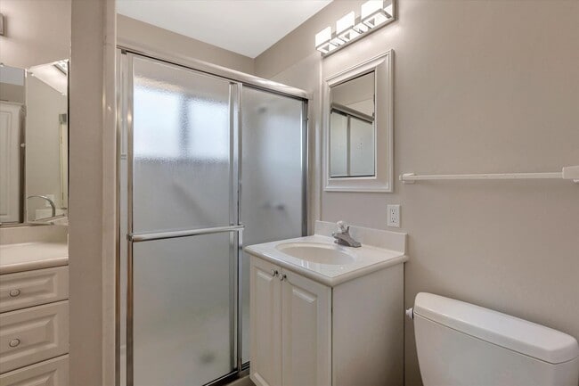 Building Photo - Beautifully Remodeled 4 Bedroom (+ bonus room and closet) 2 Bathroom Mountain View Home!