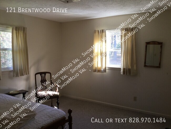 Building Photo - 121 Brentwood Dr