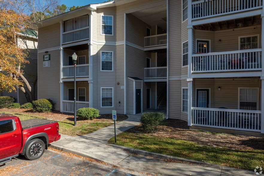 Building Photo - Forest Pointe Apts