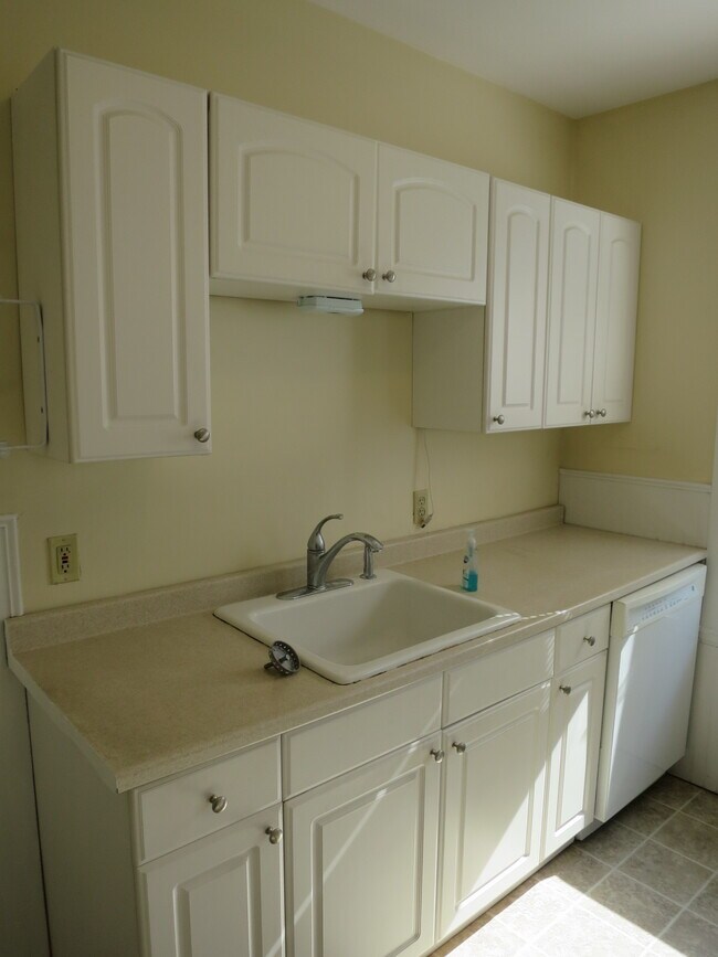 Building Photo - 36 Standish St