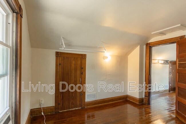 Building Photo - 1025 N 8th St