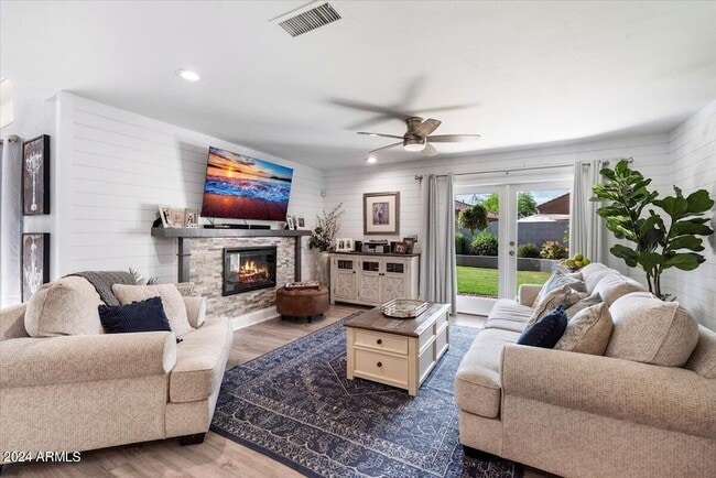 Building Photo - 4304 E Milton Dr