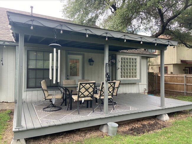 Building Photo - 702 Spring Hollow Dr