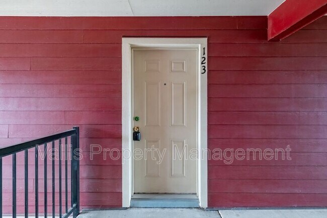 Building Photo - 13001 S Crompton Lane