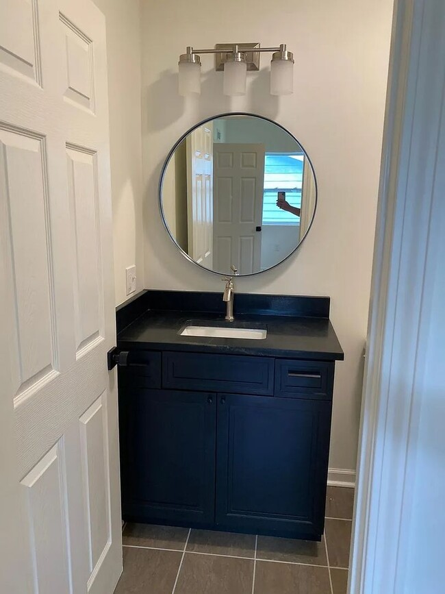 Building Photo - 610