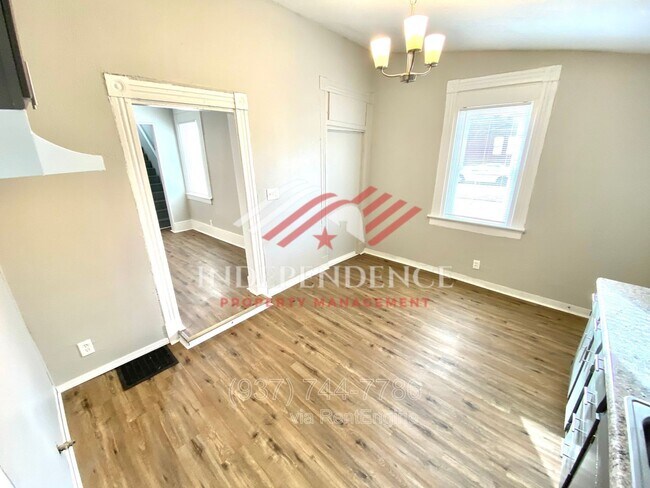 Building Photo - 906 Vine St