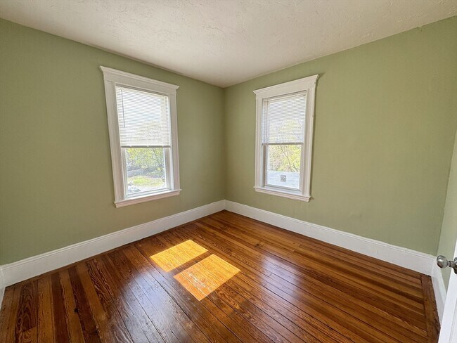 Building Photo - 144 Bridge St