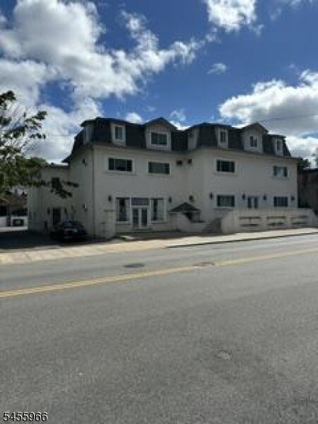 Building Photo - 234 Main St