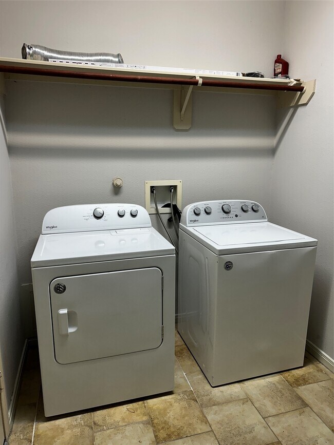 Building Photo - 25110 Ginger Ranch Dr