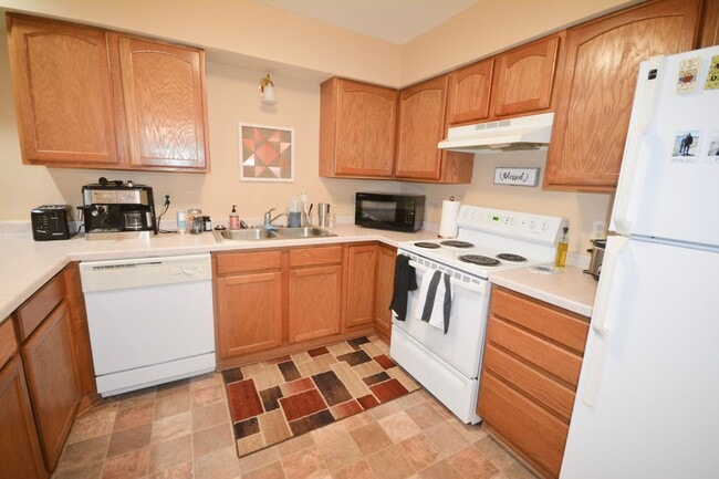 Building Photo - Beautiful 1 Bedroom in with Underground Heated Garage!