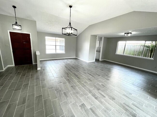 Building Photo - 10310 Oak Acres Dr