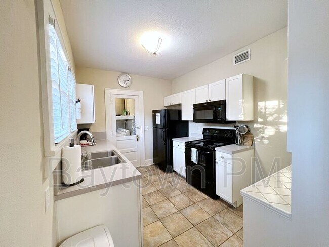 Building Photo - 8334 Diagonal Rd N