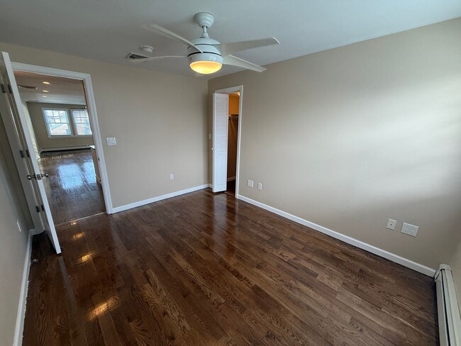 Building Photo - Mint 2 Bed/2 Bath Single-Family Home in Howard Beach!