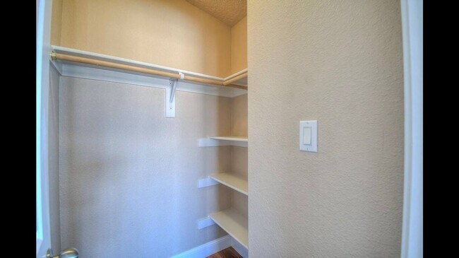 Building Photo - Available Now! Beautiful 3 Bedroom/2 Bathroom Home in Northeast Albuquerque