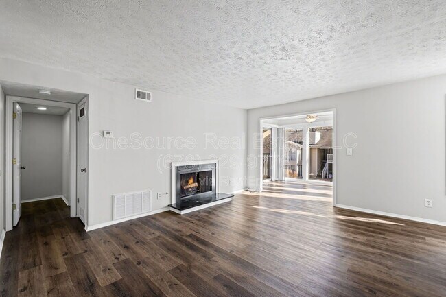 Building Photo - 907 Augusta Dr