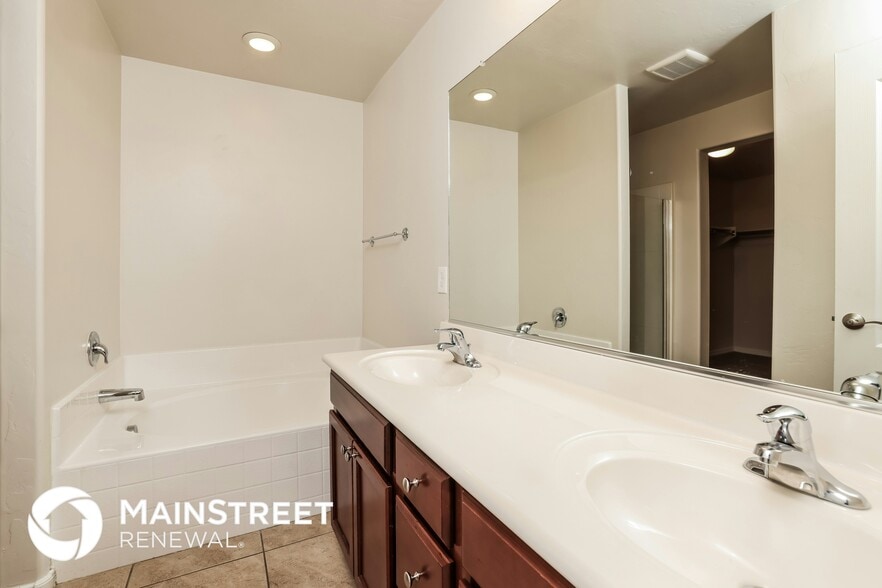 Building Photo - 8285 W Kittiwake Ln