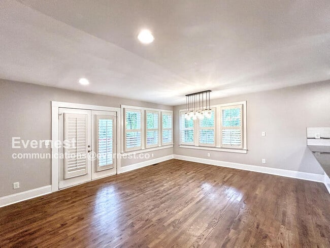 Building Photo - 946 Emerson Ave SE