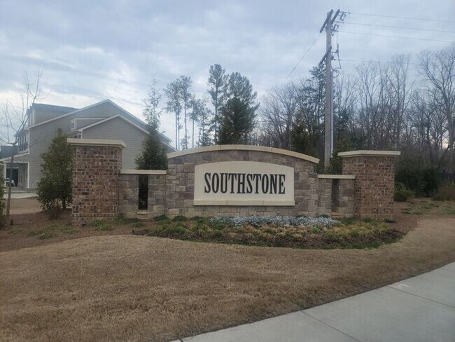 Building Photo - Like New RANCH Home in Stallings! WiFi and...