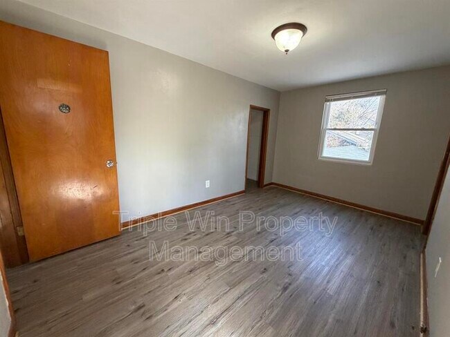 Building Photo - 8385 Latty Ave