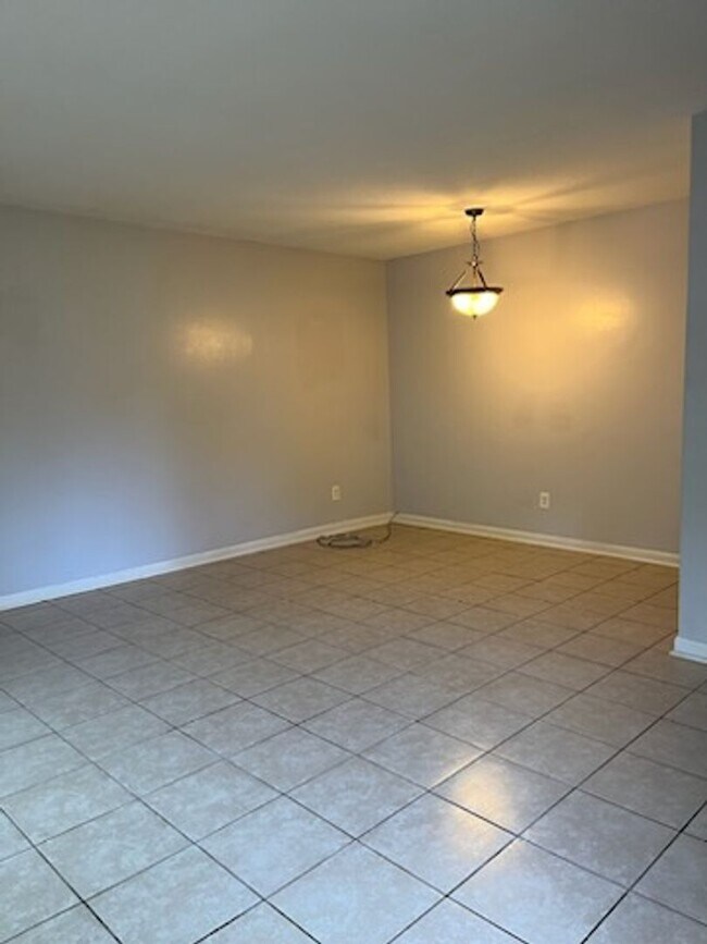 Building Photo - 6015 Warm Springs Ct