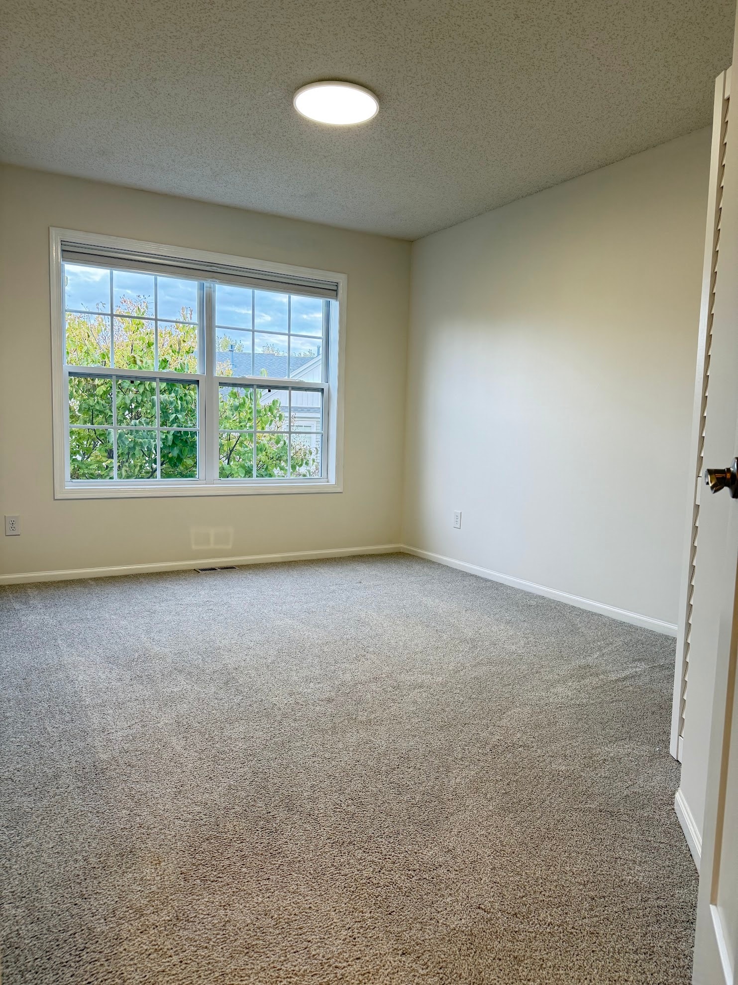 Building Photo - 6841 Narcissus Ln N