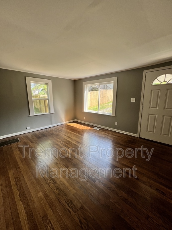 Building Photo - 2737 Harrison Pike