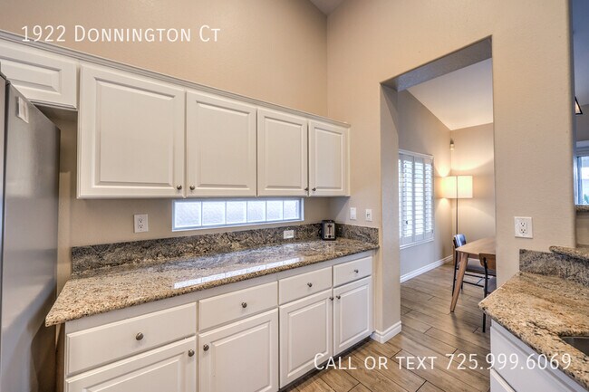 Building Photo - 1922 Donnington Ct