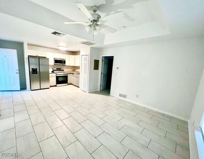 Building Photo - 2912 SE Santa Barbara Pl