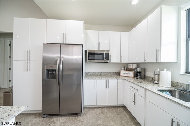 Building Photo - 1608 NW 38th Ave