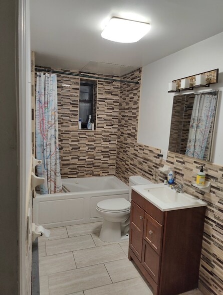 Building Photo - 2128 Newtown Ave