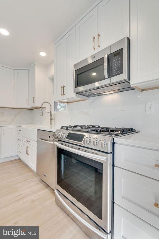 Building Photo - 869 Patrick Henry Dr