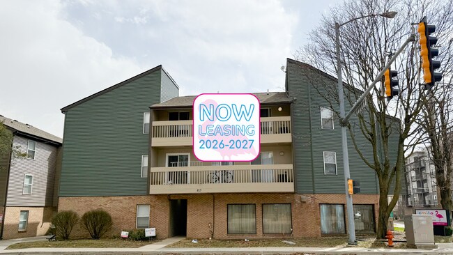 Interior Photo - 813 W Springfield Ave