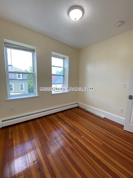 Building Photo - 5 Woodbine St
