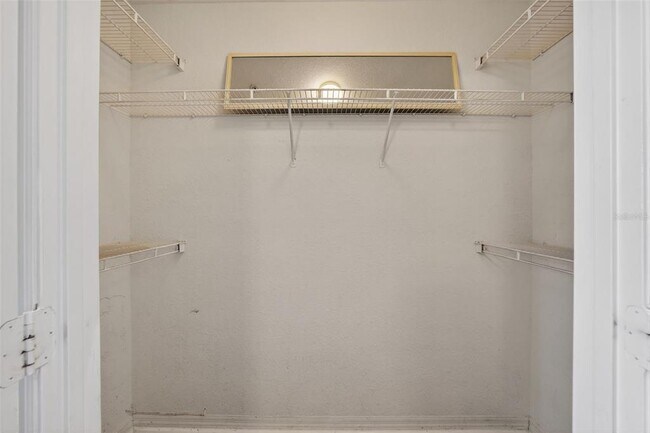 Building Photo - 18001 Richmond Pl Dr