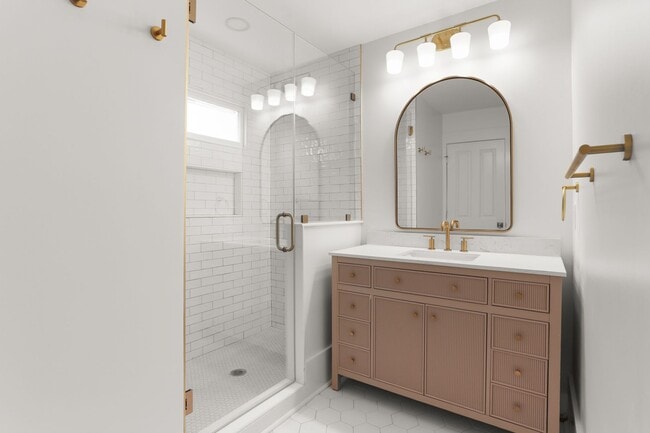 Building Photo - Charming newly renovated 1 bedroom! One bl...