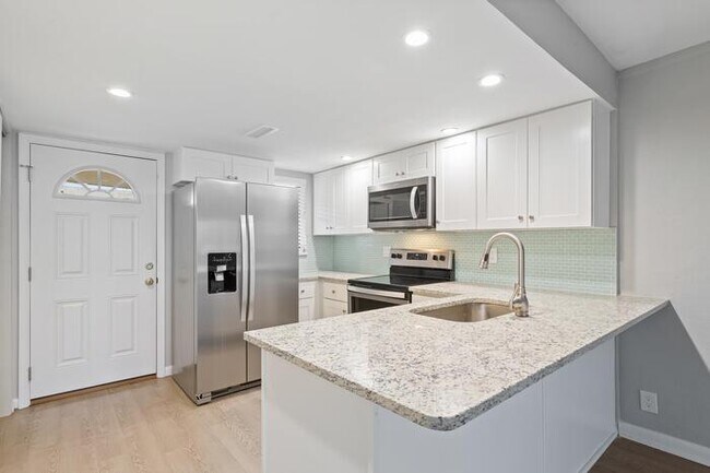 Building Photo - 1000 3rd St