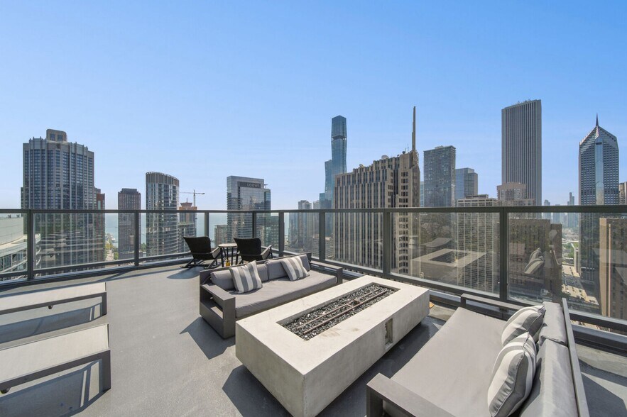 Building Photo - 808 N Lake Shore Dr