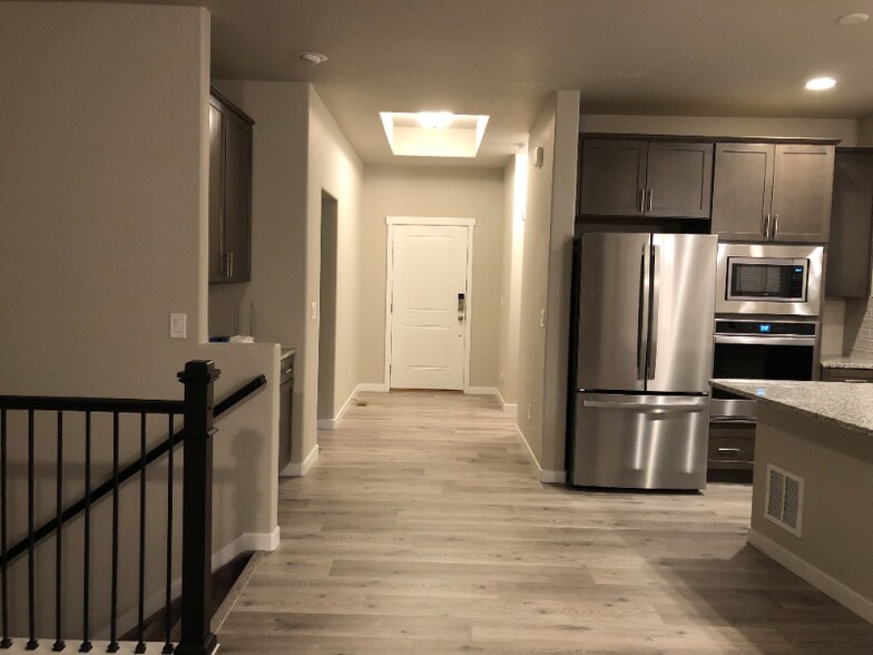 Building Photo - 3891 Ivy Hill Dr