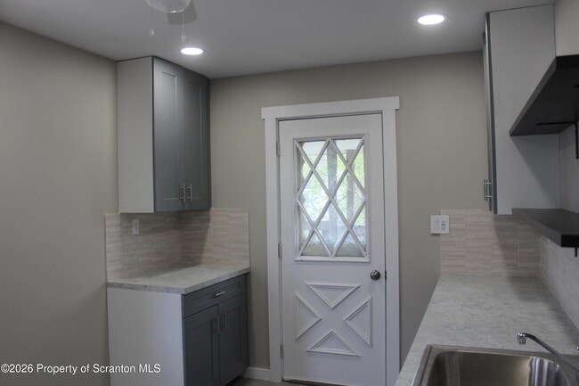 Building Photo - 215 Ferdinand St