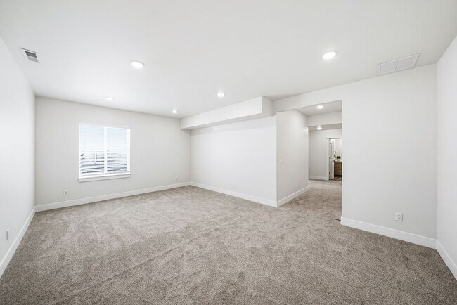 Building Photo - 485 E River Rd