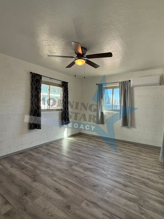 Building Photo - MOVE IN SPECIAL - Sweet 2 Bedroom Home!