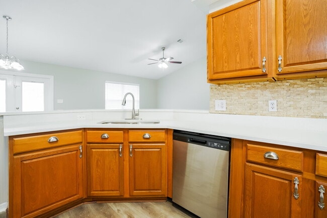 Building Photo - 571 Charles Pinckney St