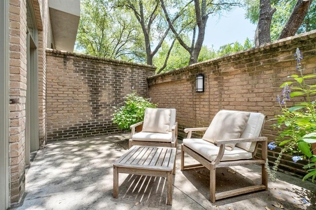 Building Photo - 3718 Bridle Path