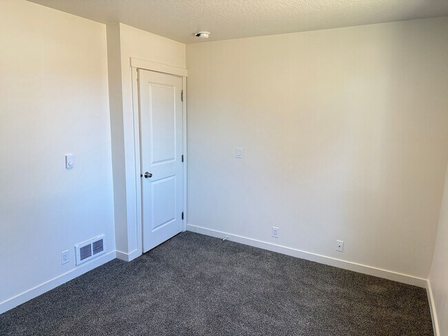Building Photo - 1246 Hughes St