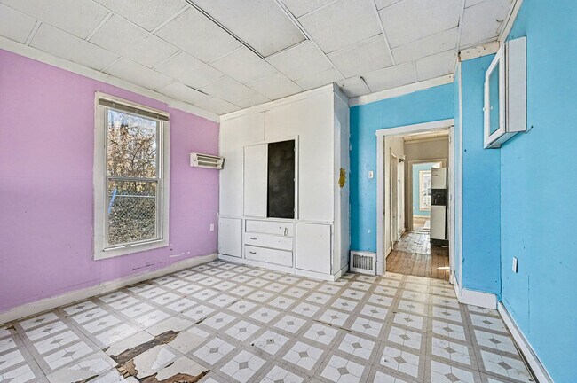 Building Photo - 2545 S 13th St