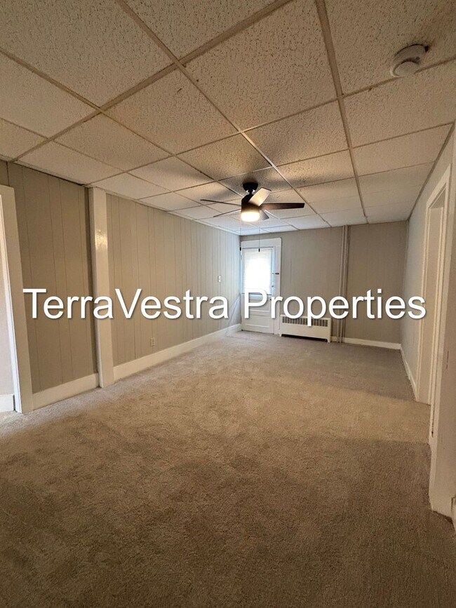 Building Photo - 366 Main St