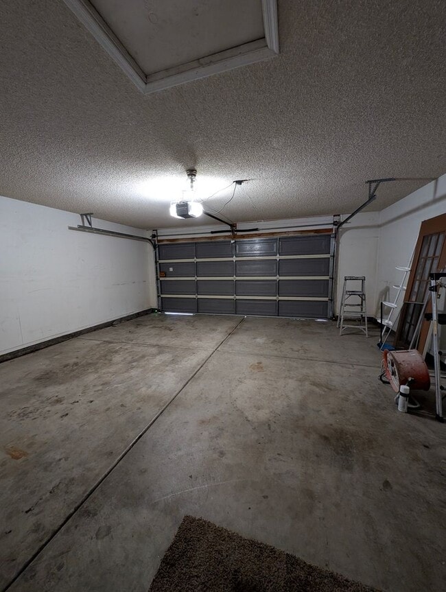 Building Photo - AVAILABLE NOW IN KYRENE AREA OF CHANDLER!!!